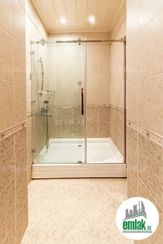 Satılır 7 otaqlı həyət evi 404 m²