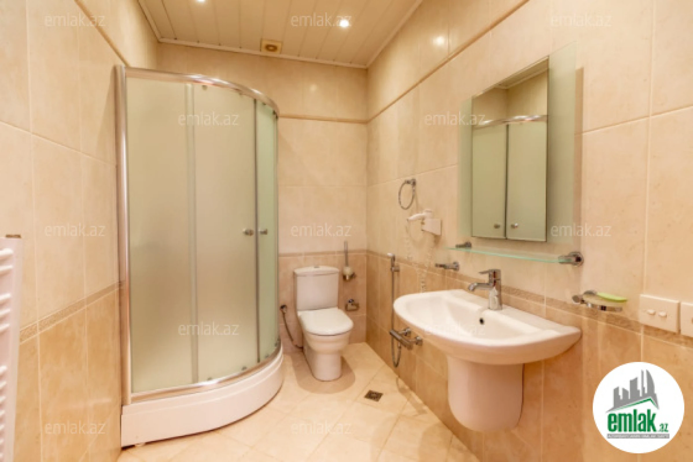 Satılır 7 otaqlı həyət evi 404 m²