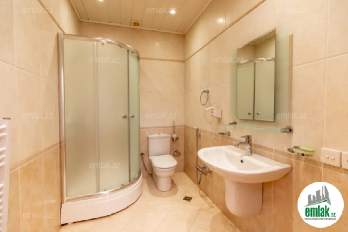 Satılır 7 otaqlı həyət evi 404 m²