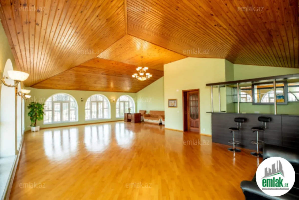 Satılır 7 otaqlı həyət evi 404 m²
