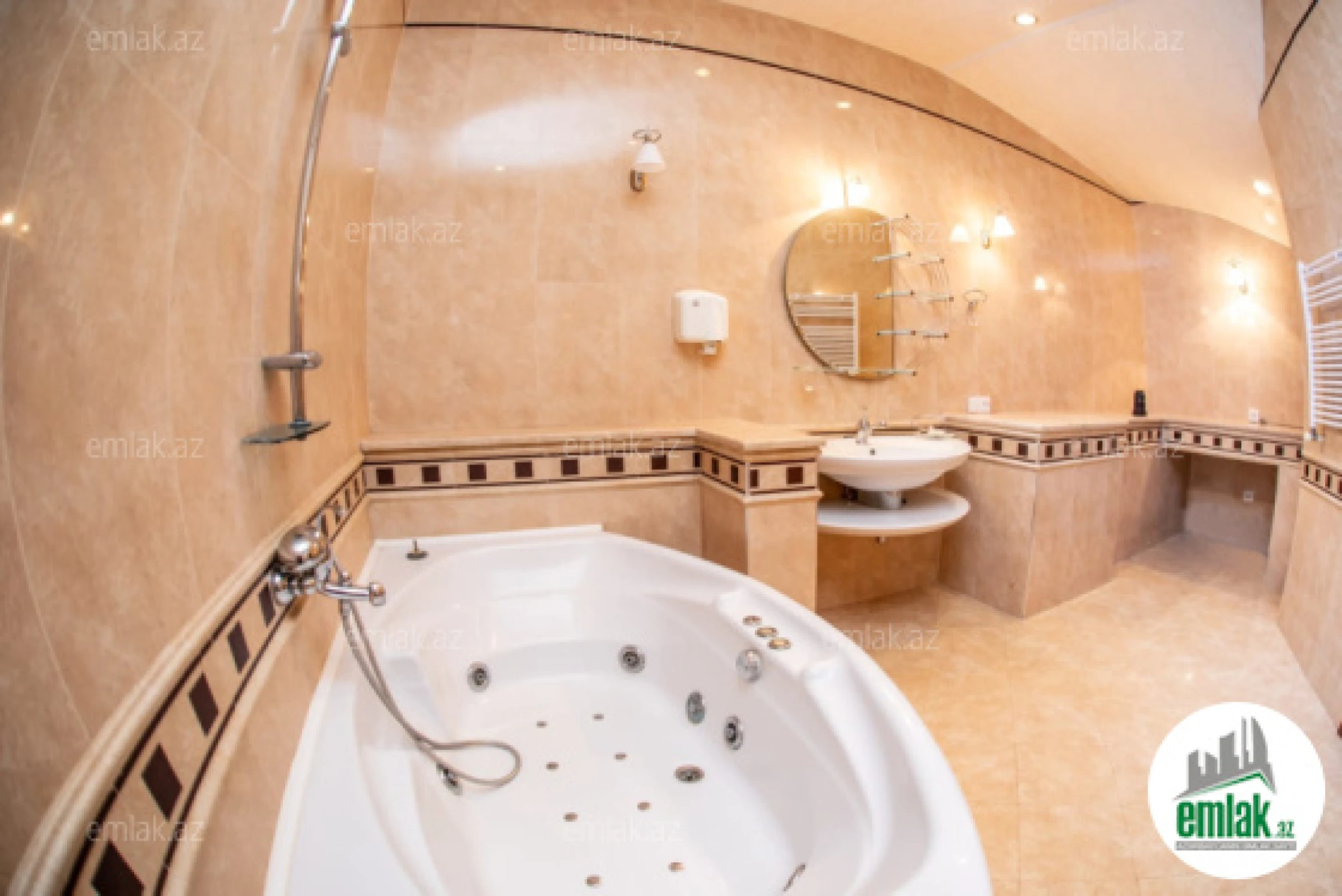 Satılır 7 otaqlı həyət evi 404 m²