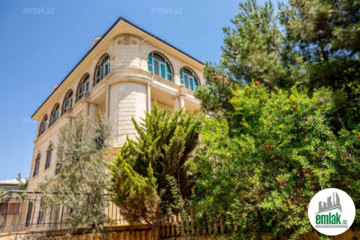 Satılır 7 otaqlı həyət evi 404 m²