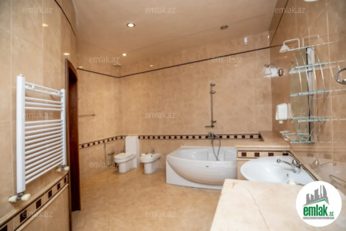 Satılır 7 otaqlı həyət evi 404 m²