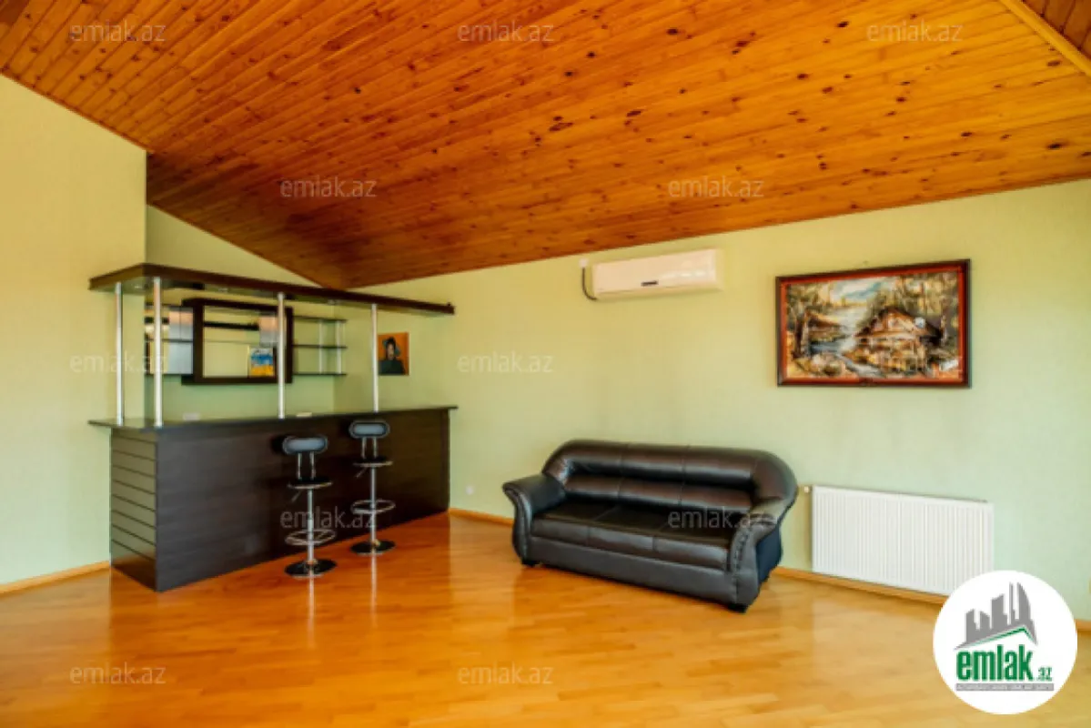 Satılır 7 otaqlı həyət evi 404 m²