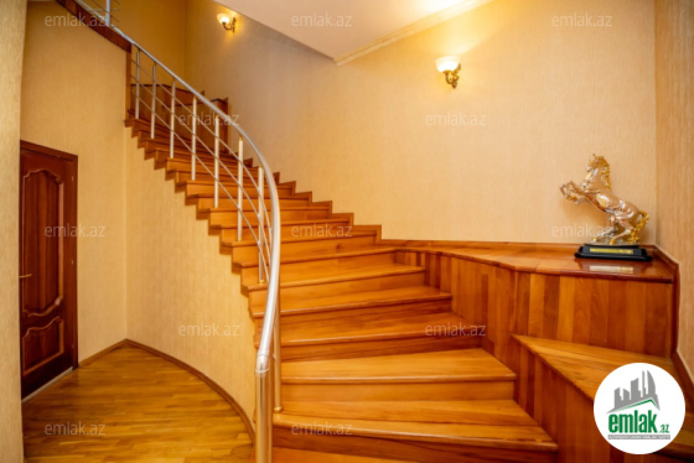 Satılır 7 otaqlı həyət evi 404 m²