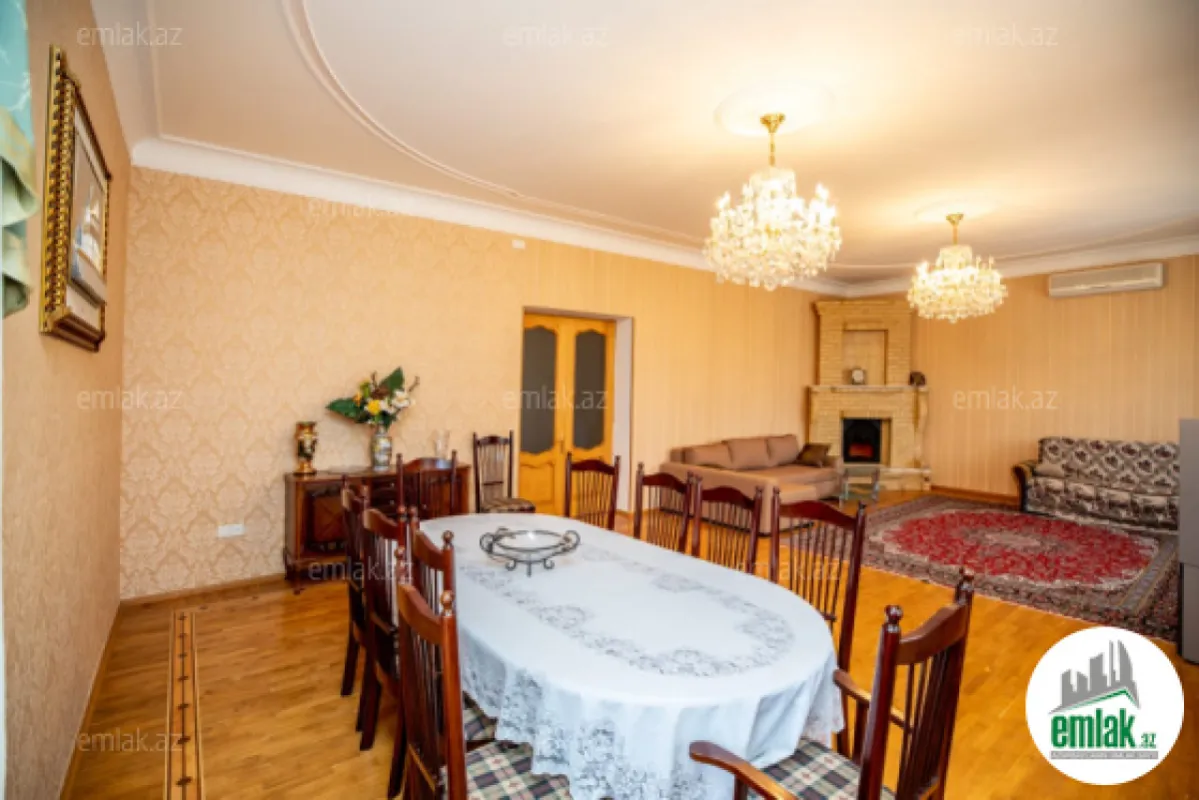Satılır 7 otaqlı həyət evi 404 m²
