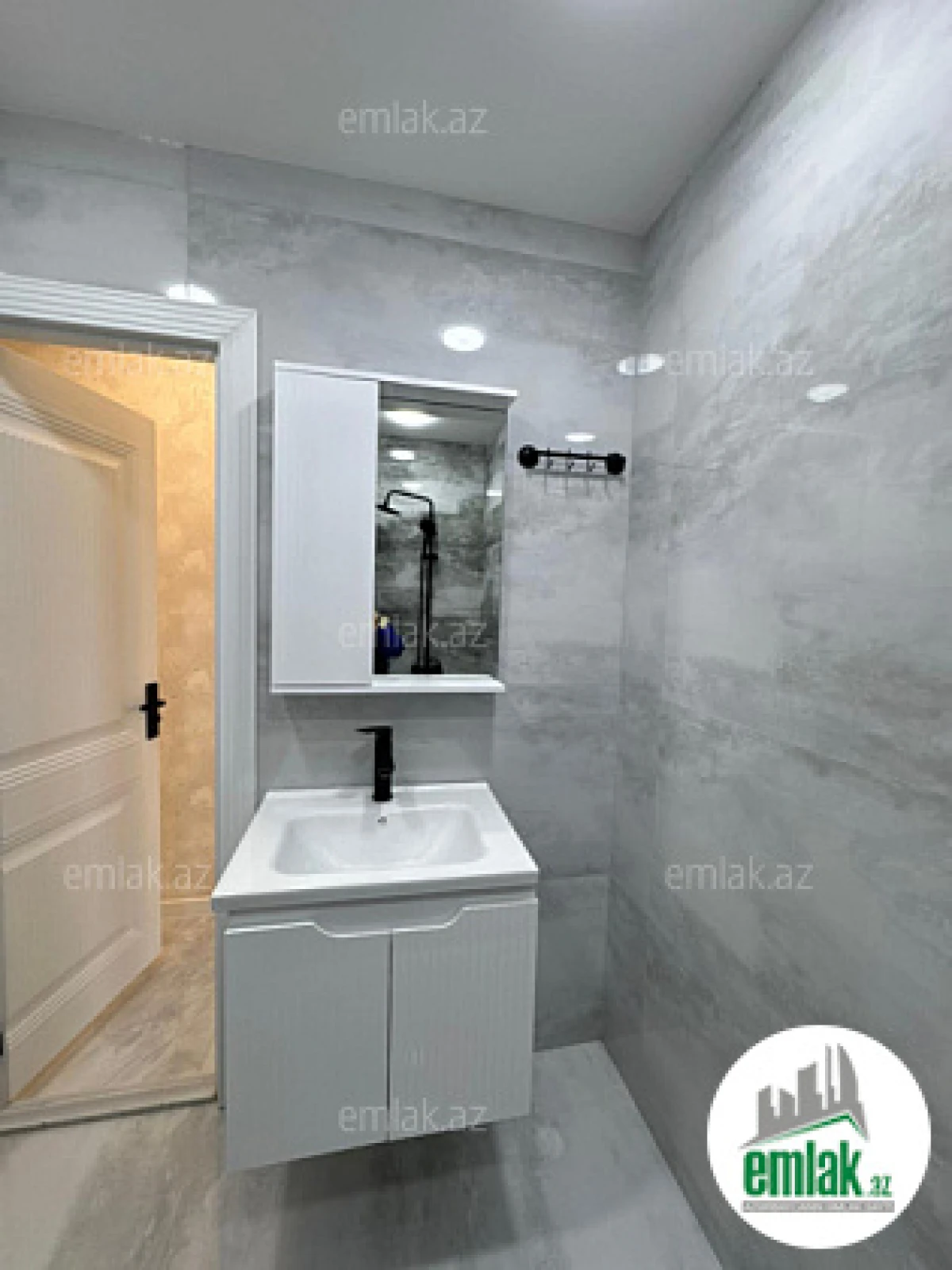 Satılır 2 otaqlı köhnə tikili 45 m²