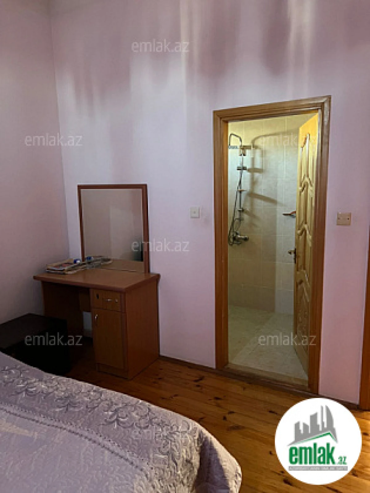 Satılır 7 otaqlı həyət evi 375 m²