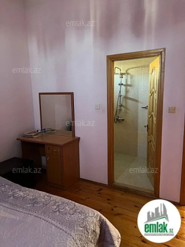 Satılır 7 otaqlı həyət evi 375 m²