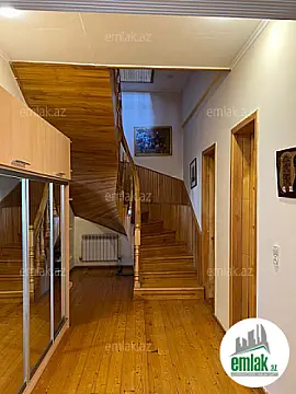 Satılır 7 otaqlı həyət evi 375 m²