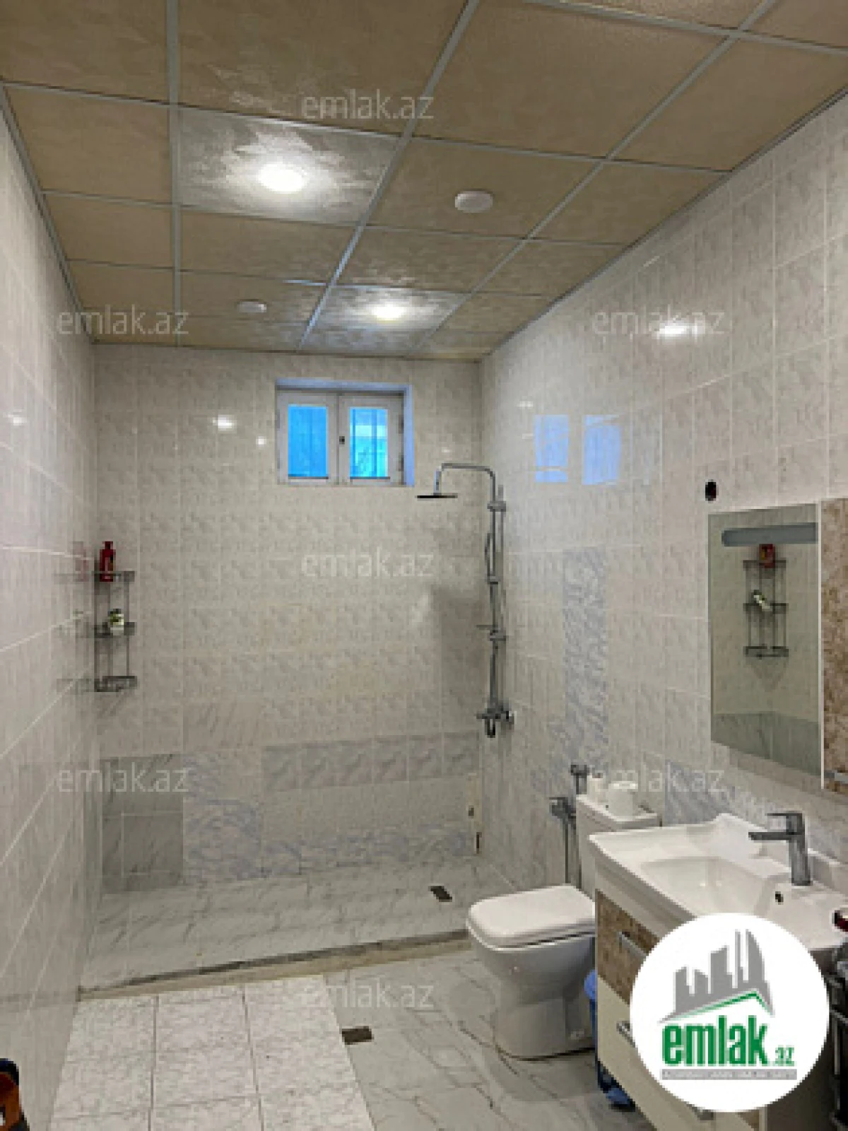 Satılır 7 otaqlı həyət evi 375 m²