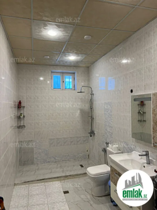 Satılır 7 otaqlı həyət evi 375 m²