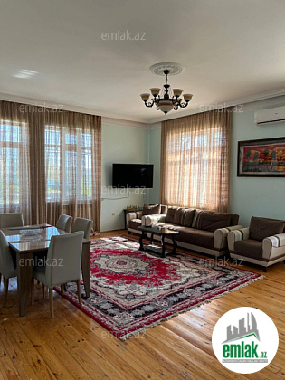 Satılır 7 otaqlı həyət evi 375 m²