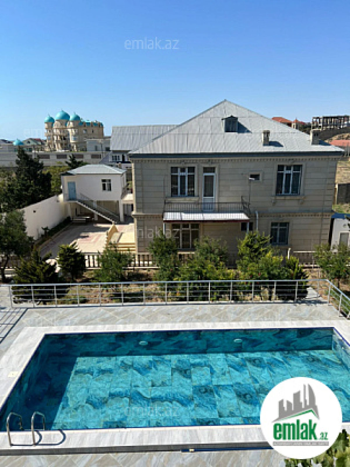 Satılır 7 otaqlı həyət evi 375 m²