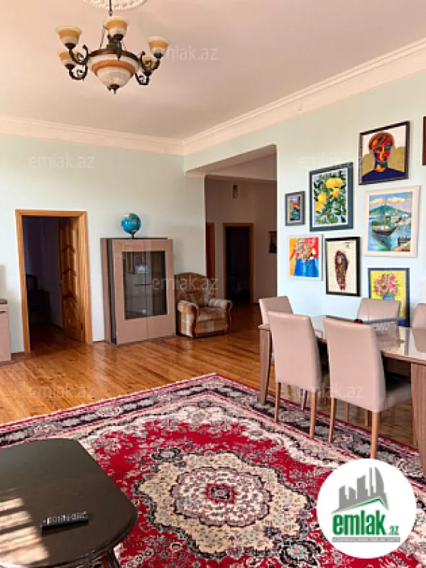 Satılır 7 otaqlı həyət evi 375 m²