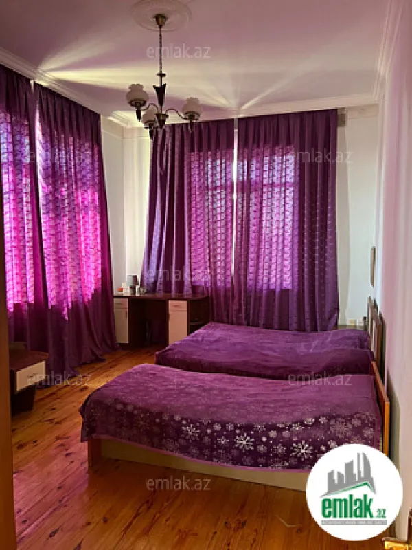 Satılır 7 otaqlı həyət evi 375 m²