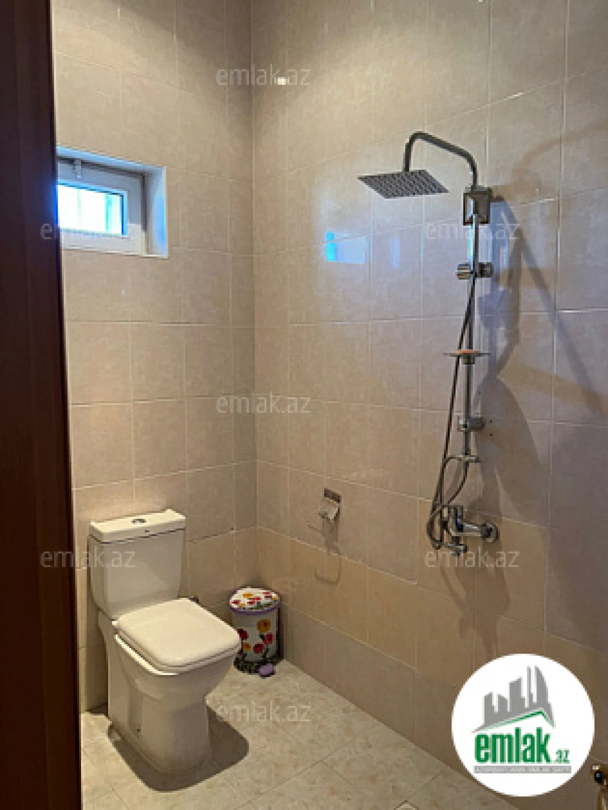 Satılır 7 otaqlı həyət evi 375 m²