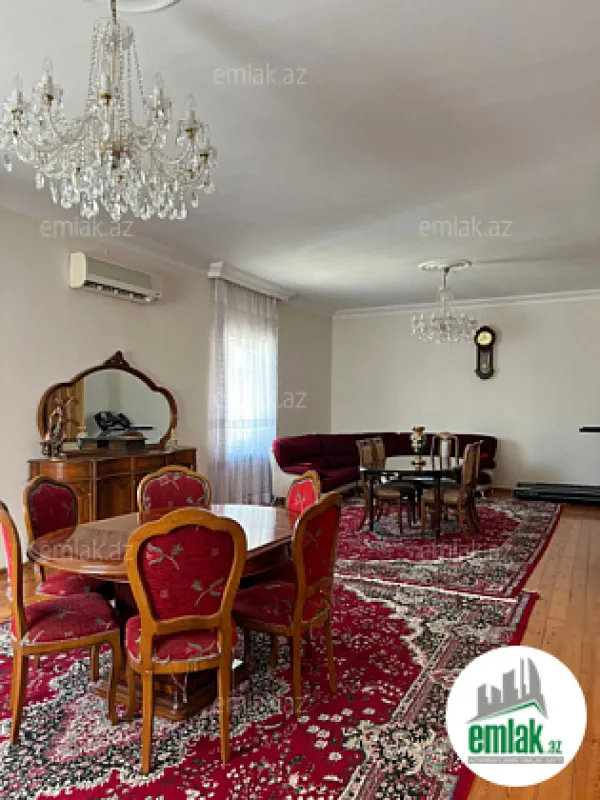 Satılır 7 otaqlı həyət evi 375 m²