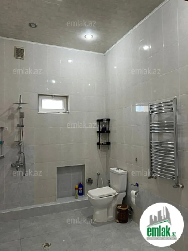 Satılır 7 otaqlı həyət evi 375 m²