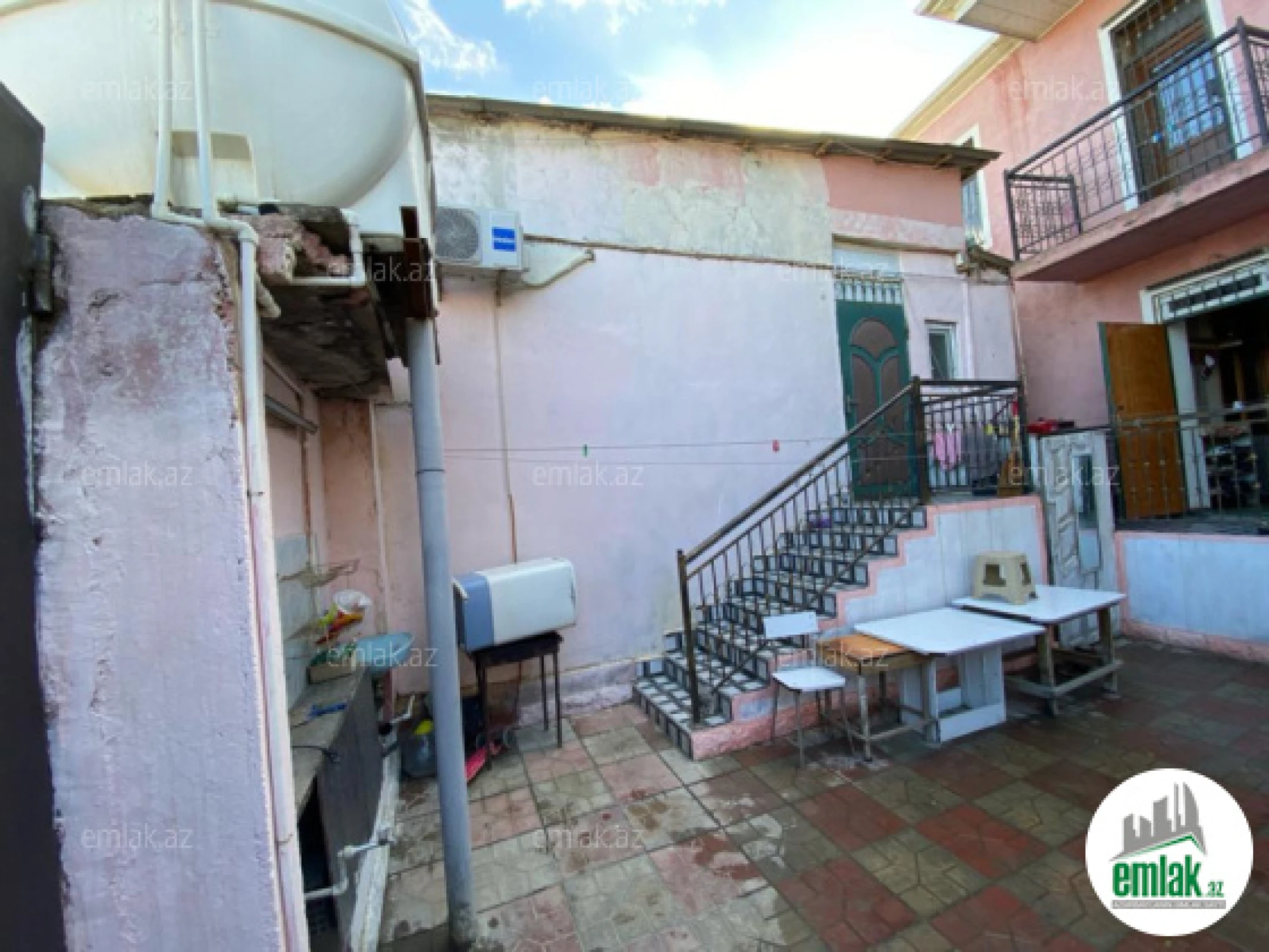 Satılır 8 otaqlı həyət evi 150 m²