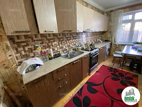 Satılır 8 otaqlı həyət evi 150 m²