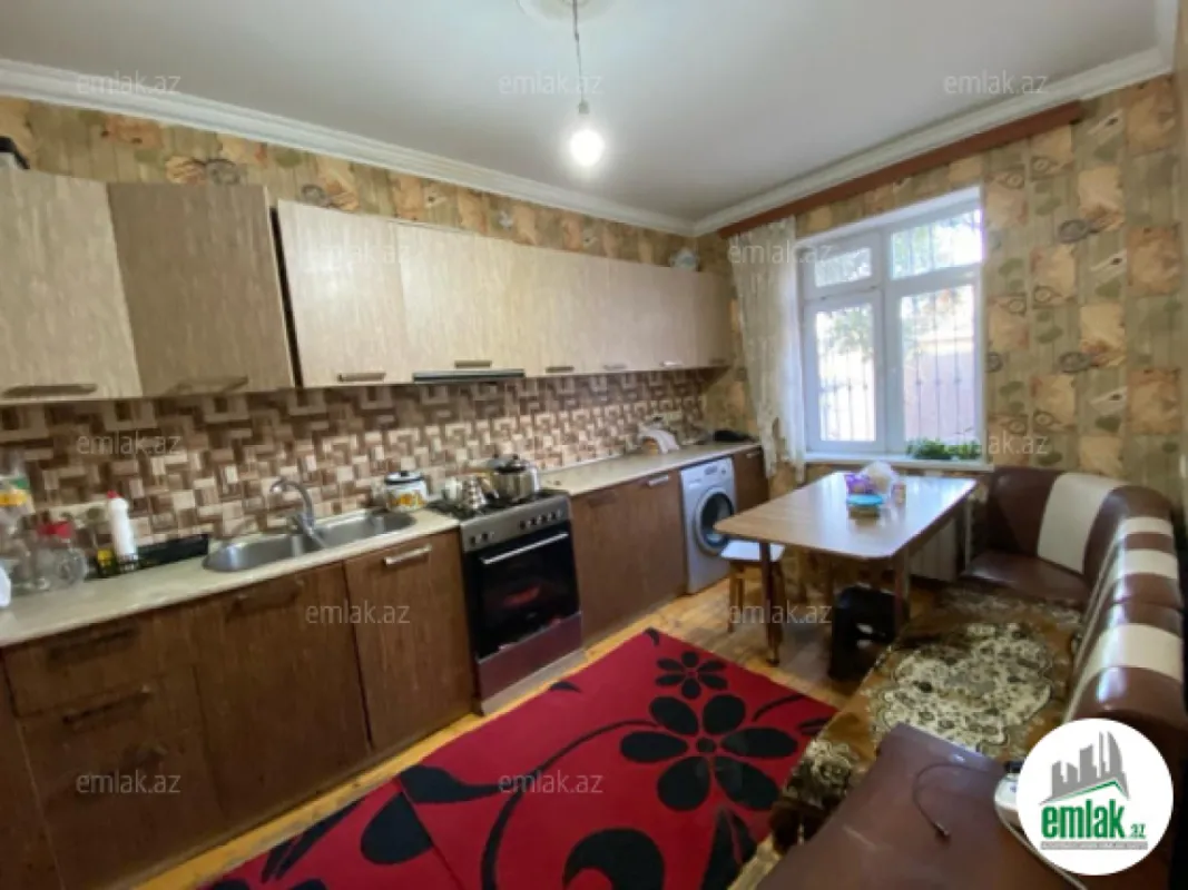 Satılır 8 otaqlı həyət evi 150 m²