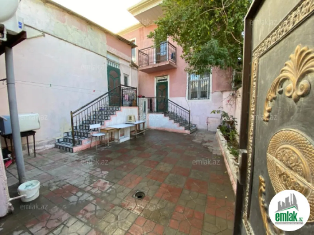 Satılır 8 otaqlı həyət evi 150 m²