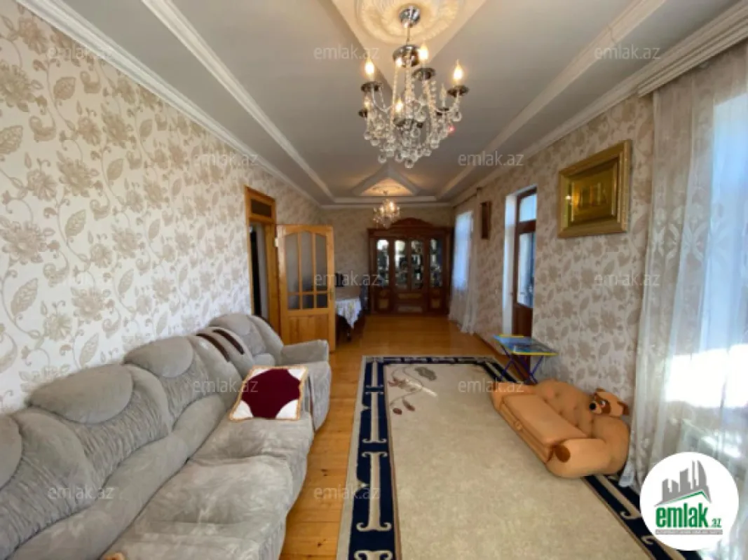 Satılır 8 otaqlı həyət evi 150 m²