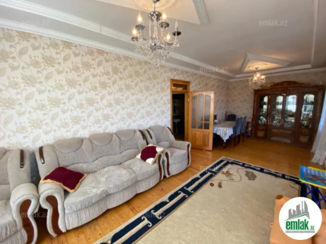 Satılır 8 otaqlı həyət evi 150 m²