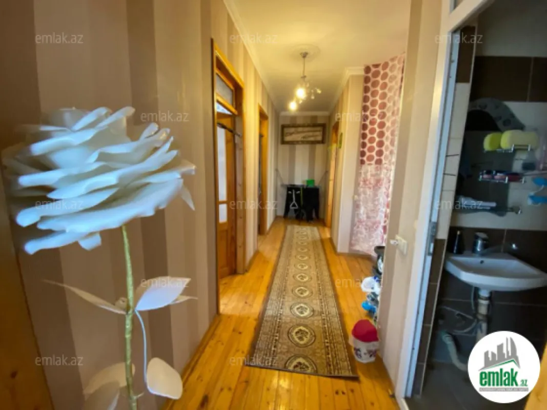 Satılır 8 otaqlı həyət evi 150 m²