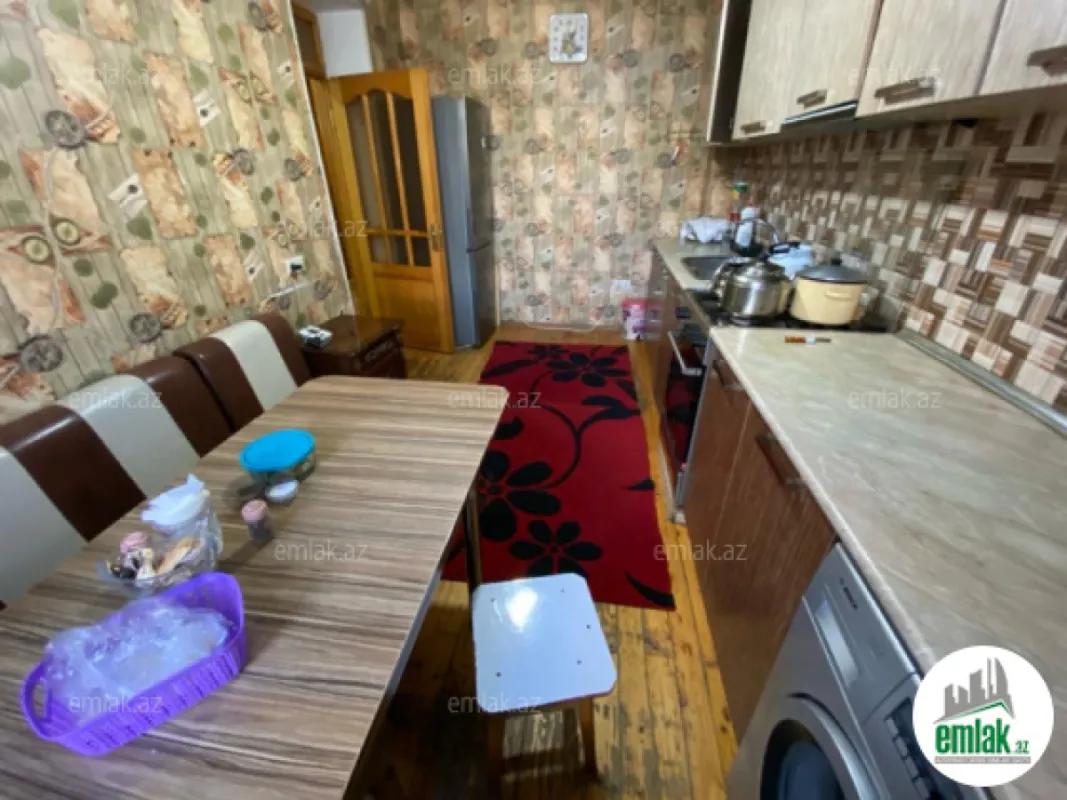 Satılır 8 otaqlı həyət evi 150 m²