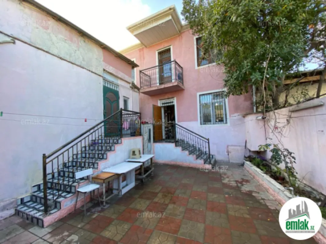Satılır 8 otaqlı həyət evi 150 m²