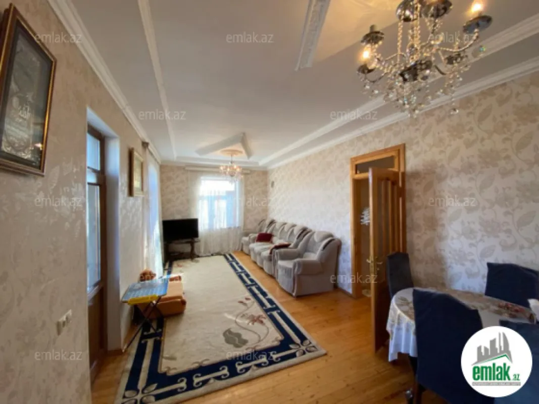Satılır 8 otaqlı həyət evi 150 m²