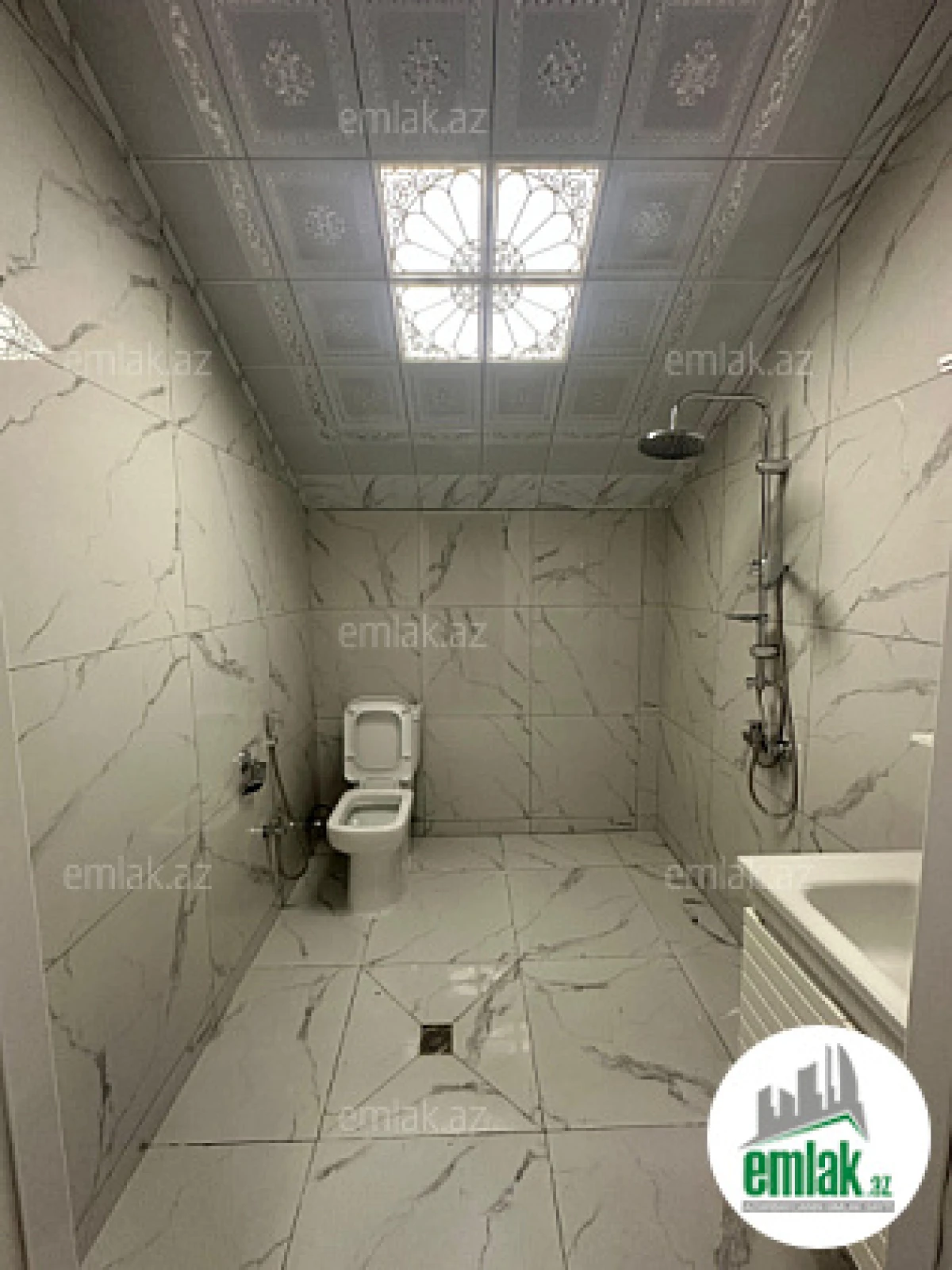 Satılır 6 otaqlı həyət evi 220 m²