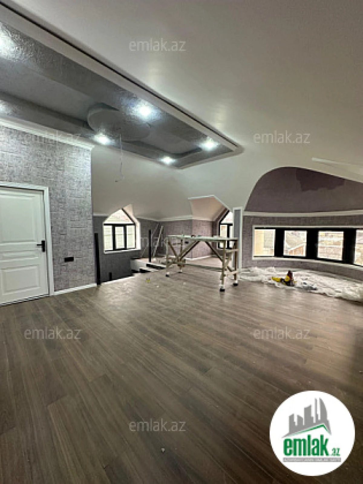 Satılır 6 otaqlı həyət evi 220 m²
