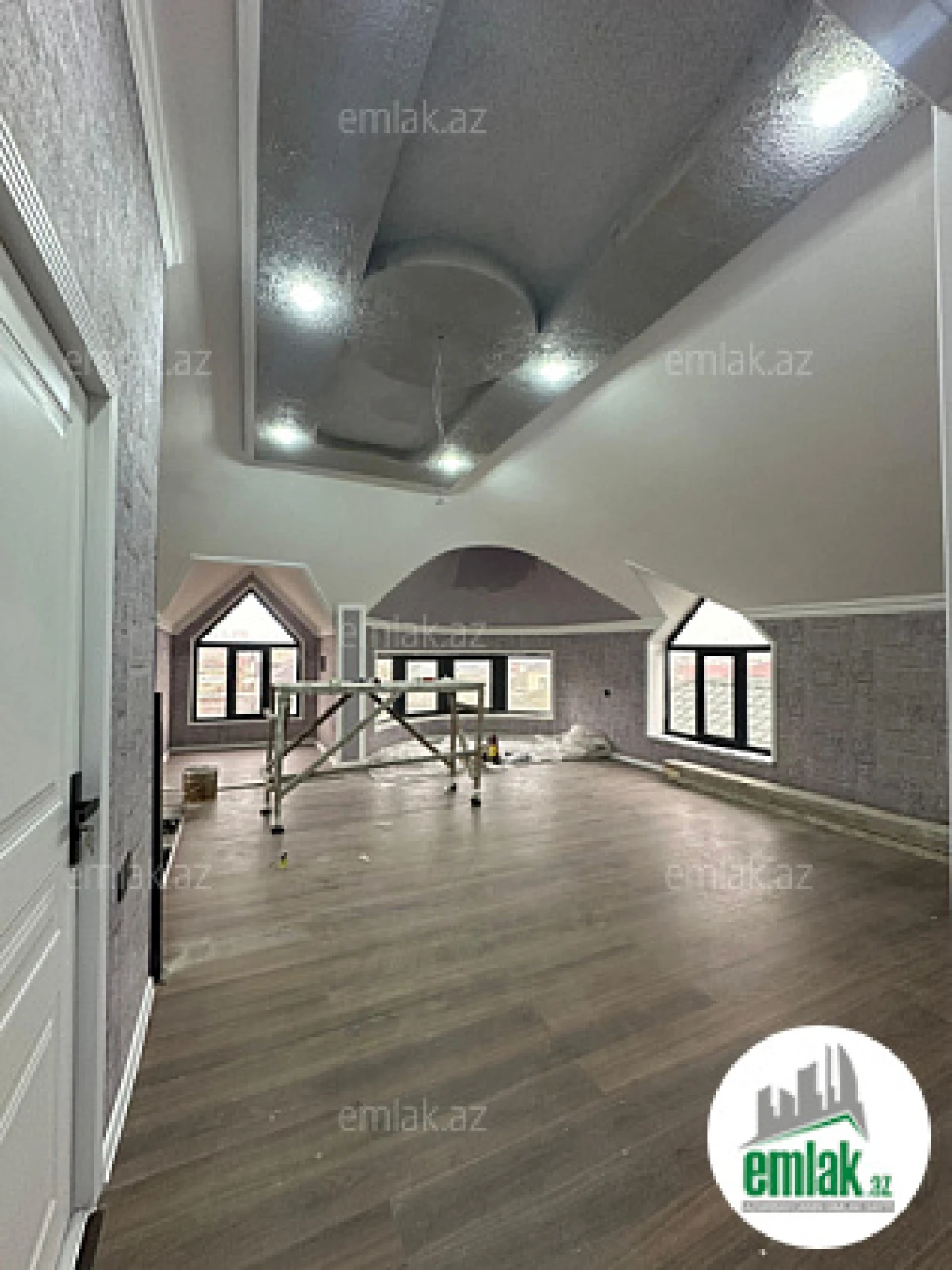 Satılır 6 otaqlı həyət evi 220 m²