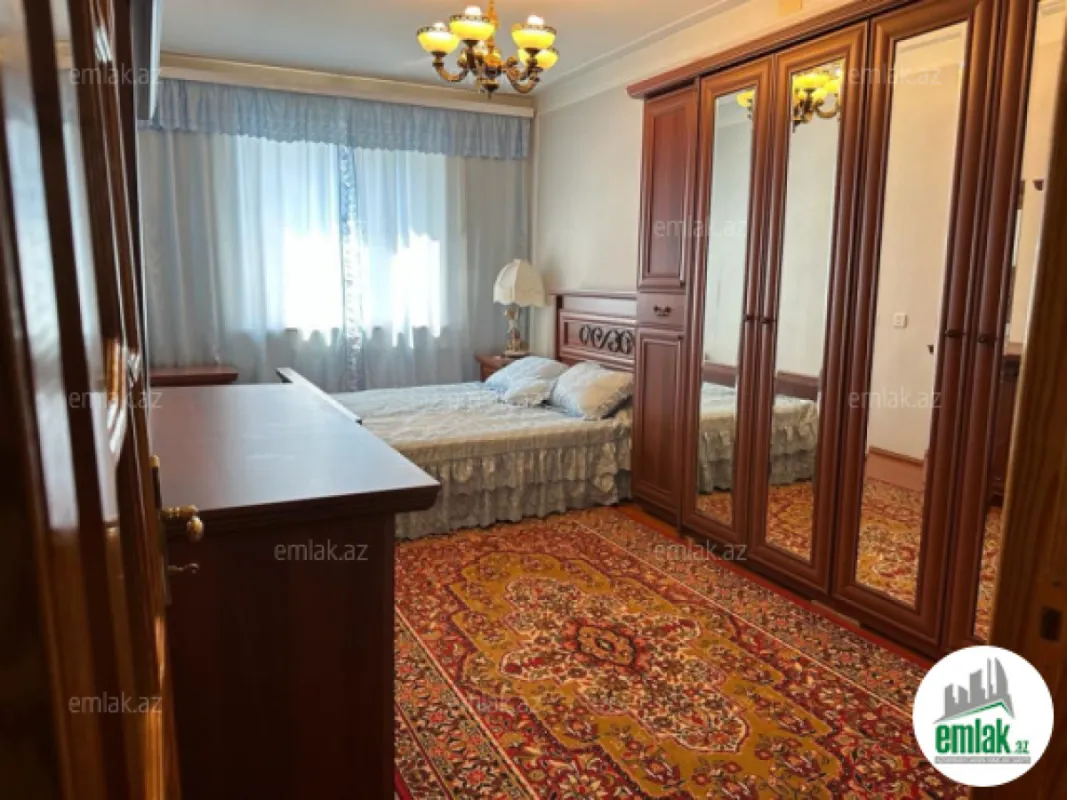 Satılır 4 otaqlı köhnə tikili 105 m²