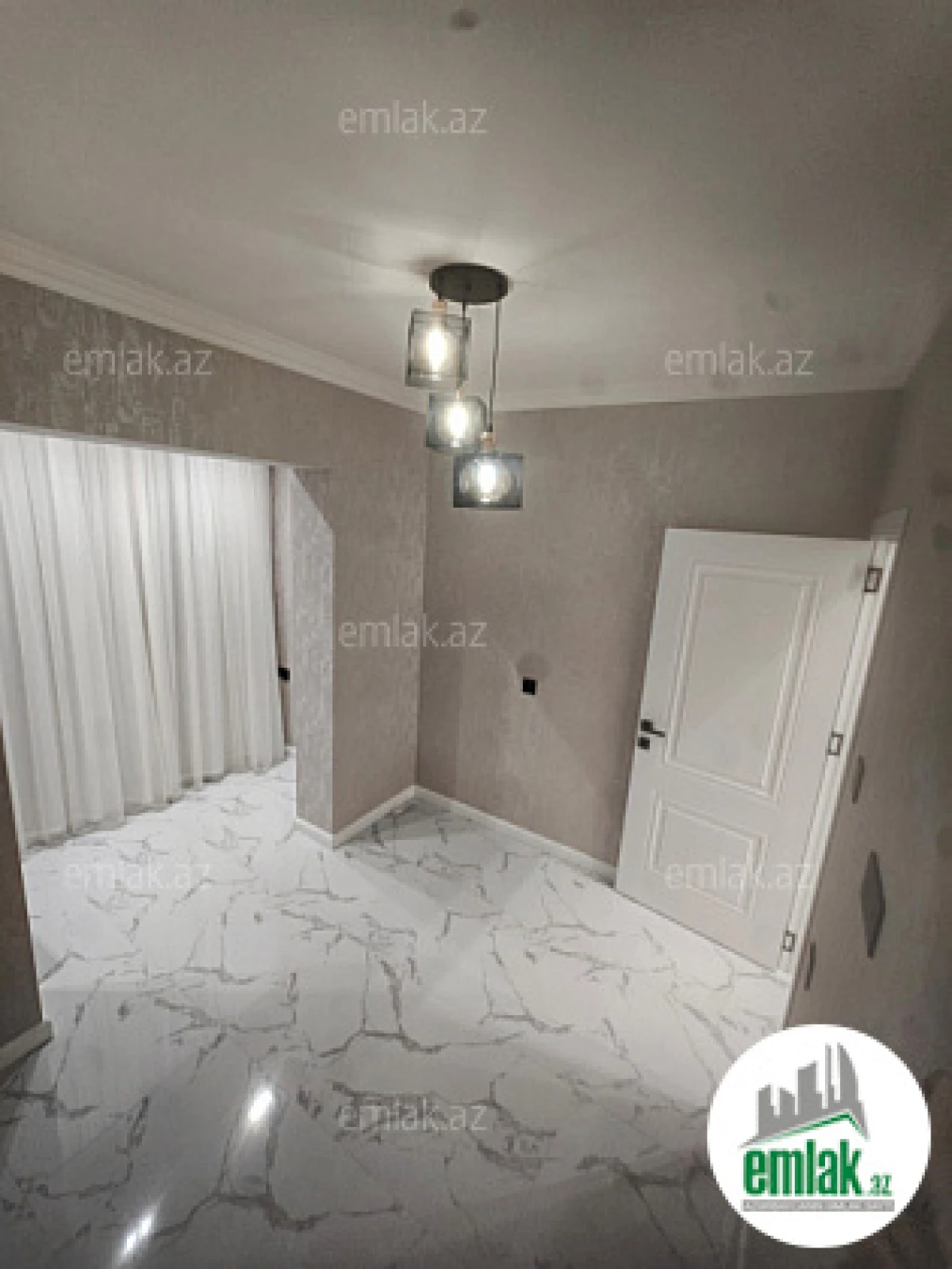 Satılır 2 otaqlı köhnə tikili 55 m²