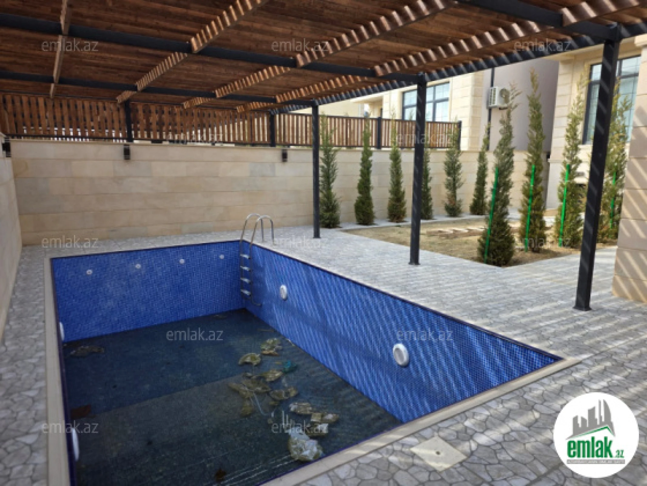 Satılır 6 otaqlı həyət evi 520 m²