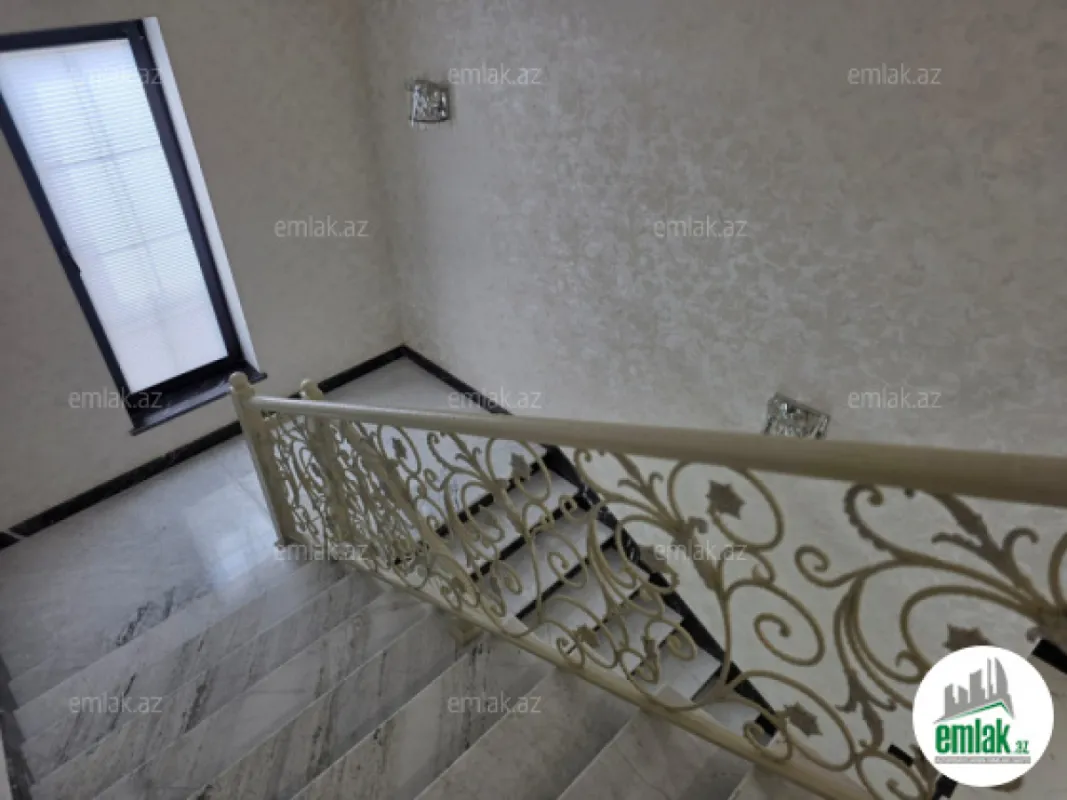 Satılır 6 otaqlı həyət evi 520 m²