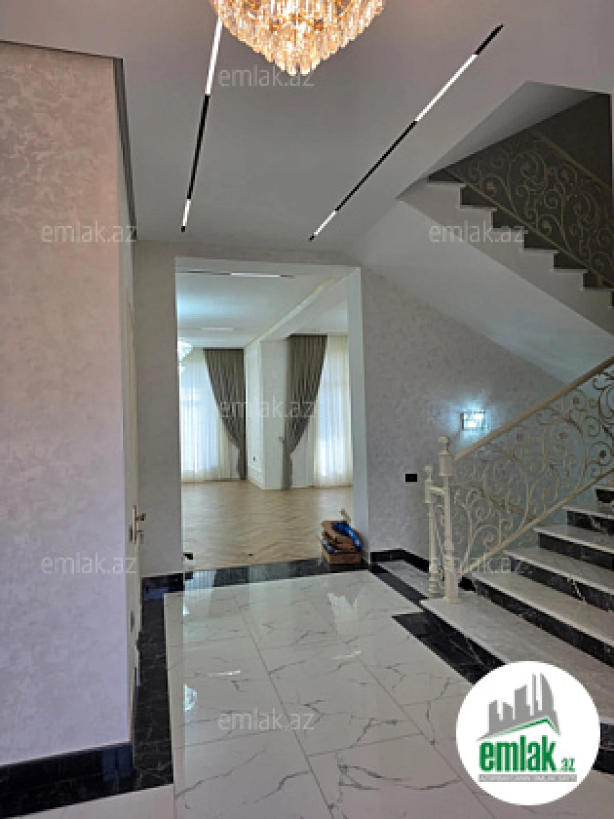 Satılır 6 otaqlı həyət evi 520 m²