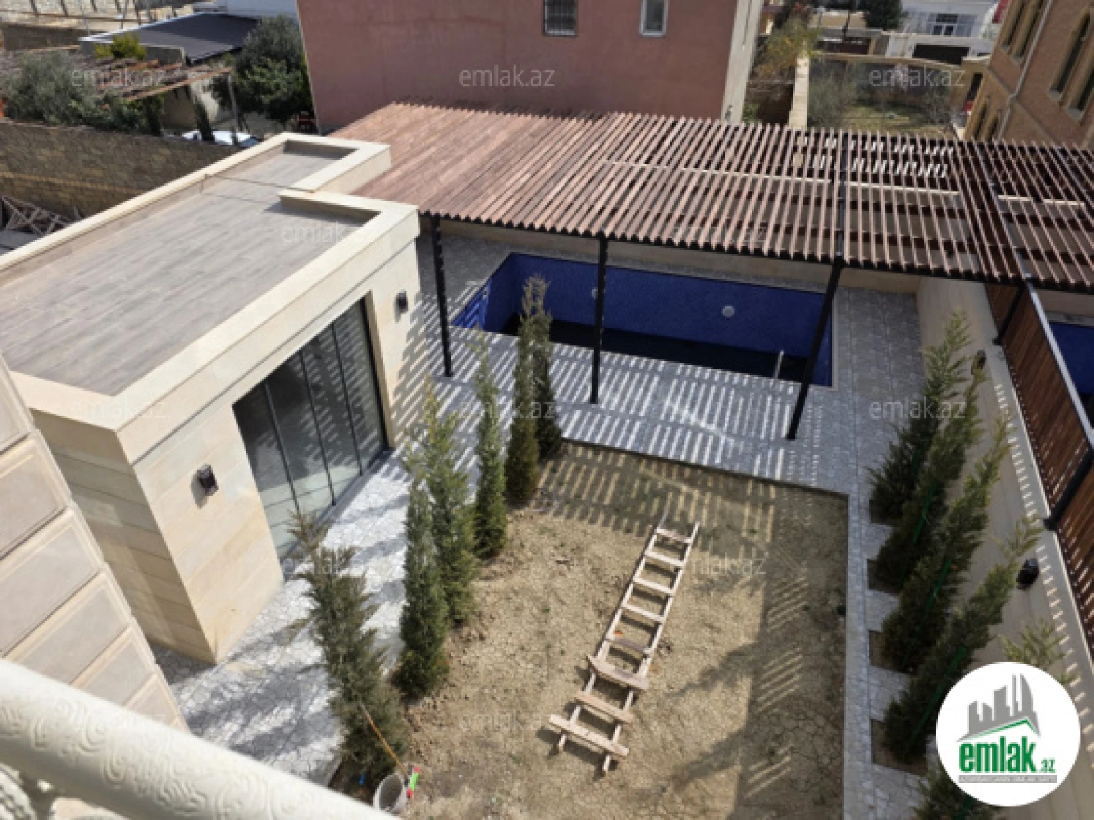 Satılır 6 otaqlı həyət evi 520 m²