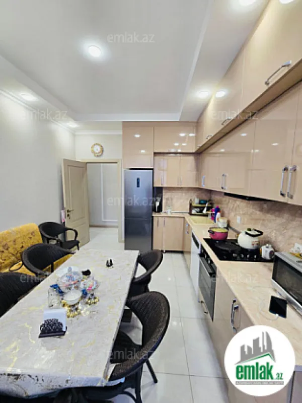 Satılır 2 otaqlı yeni tikili 82.5 m²
