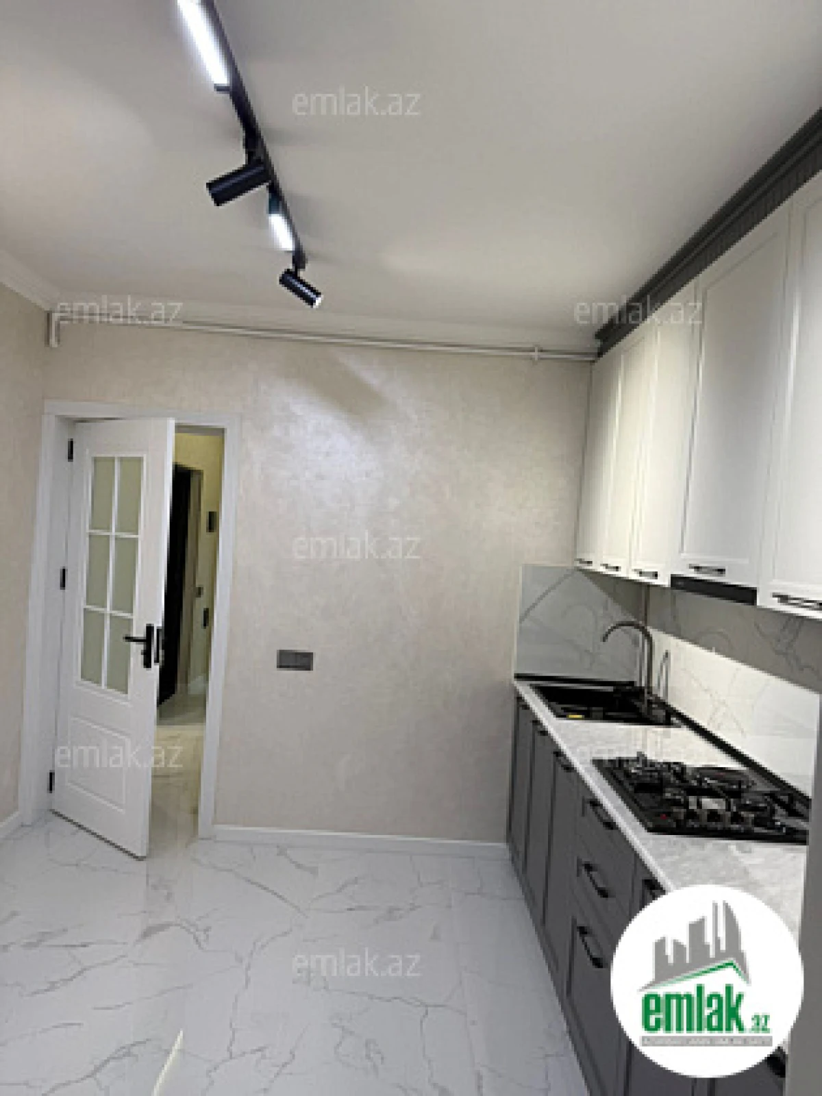 Satılır 2 otaqlı köhnə tikili 56 m²