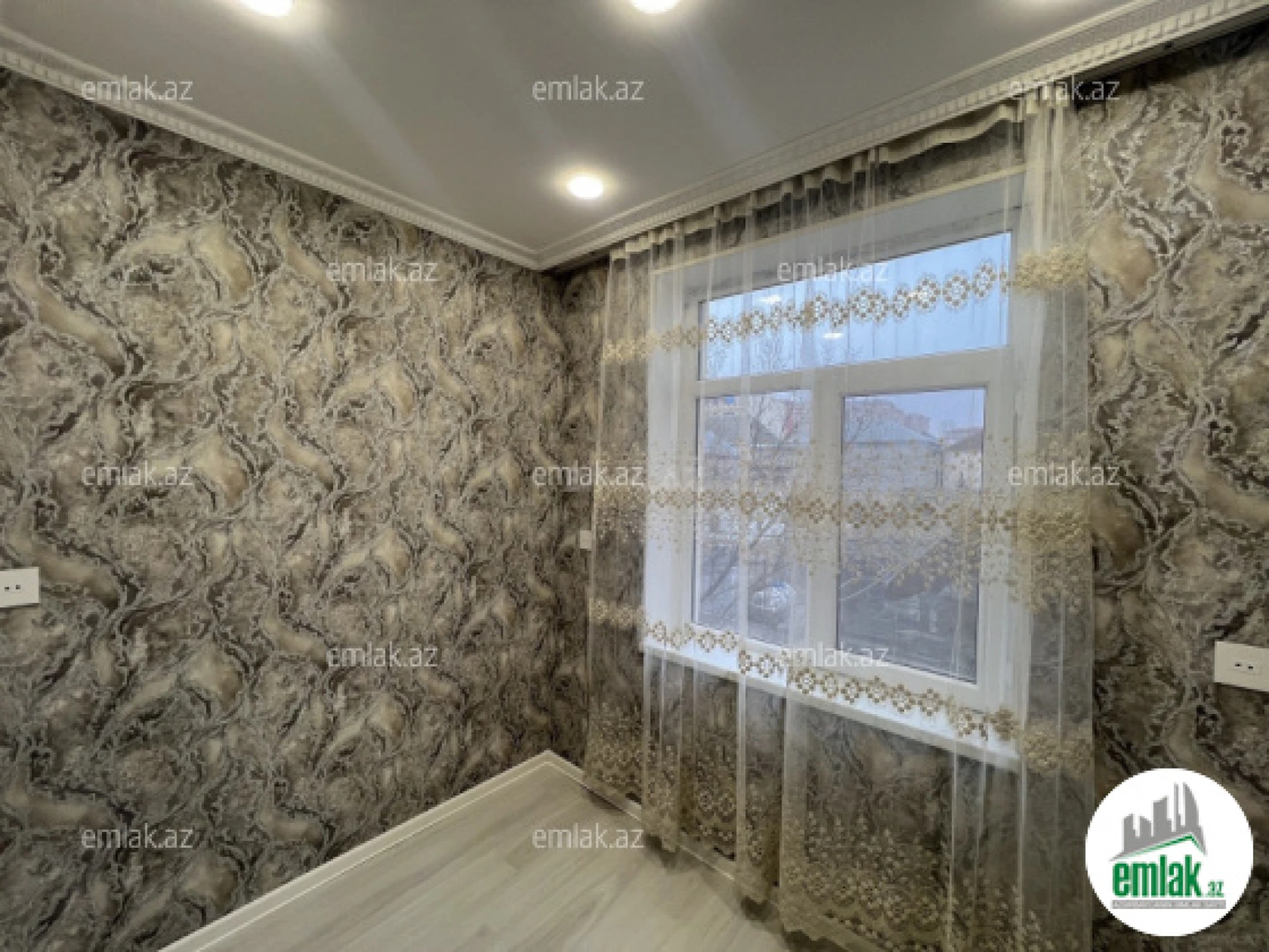 Satılır 2 otaqlı köhnə tikili 40 m²