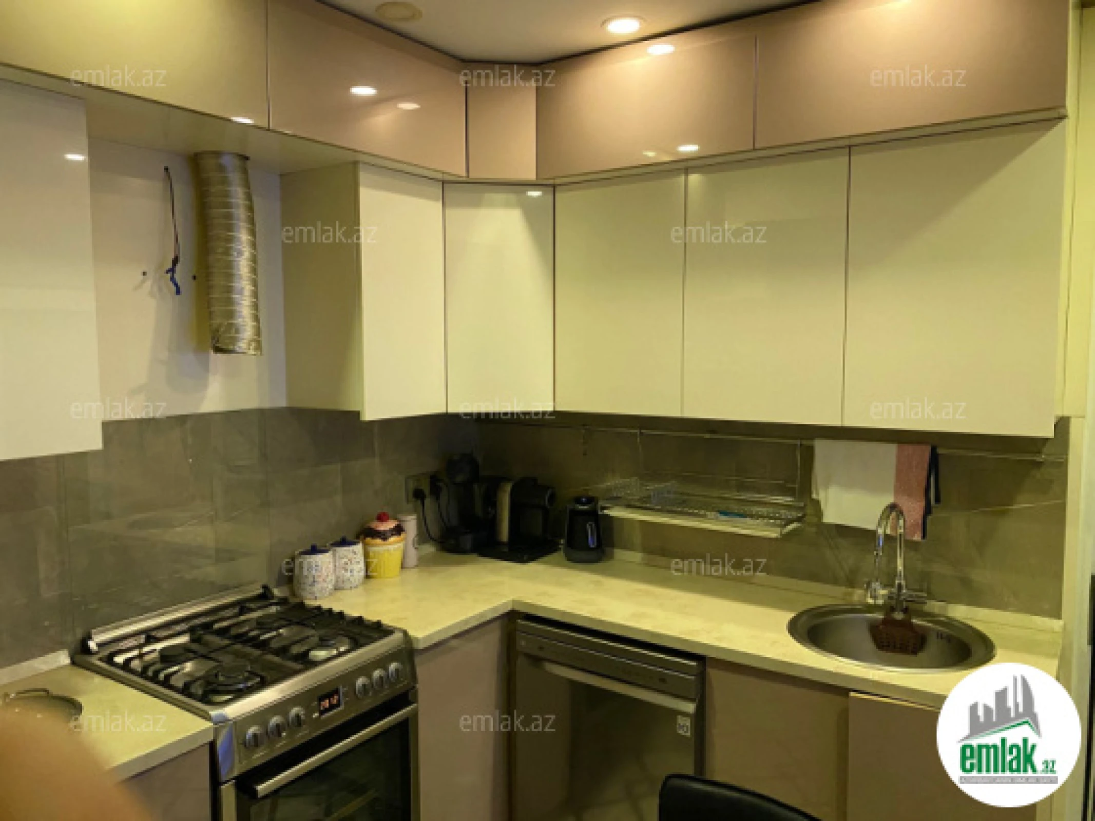 Satılır 3 otaqlı köhnə tikili 75 m²