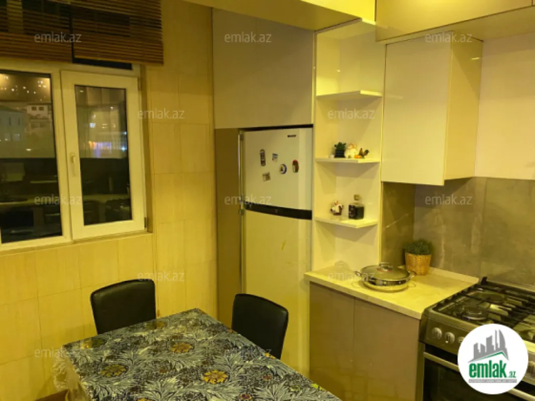Satılır 3 otaqlı köhnə tikili 75 m²