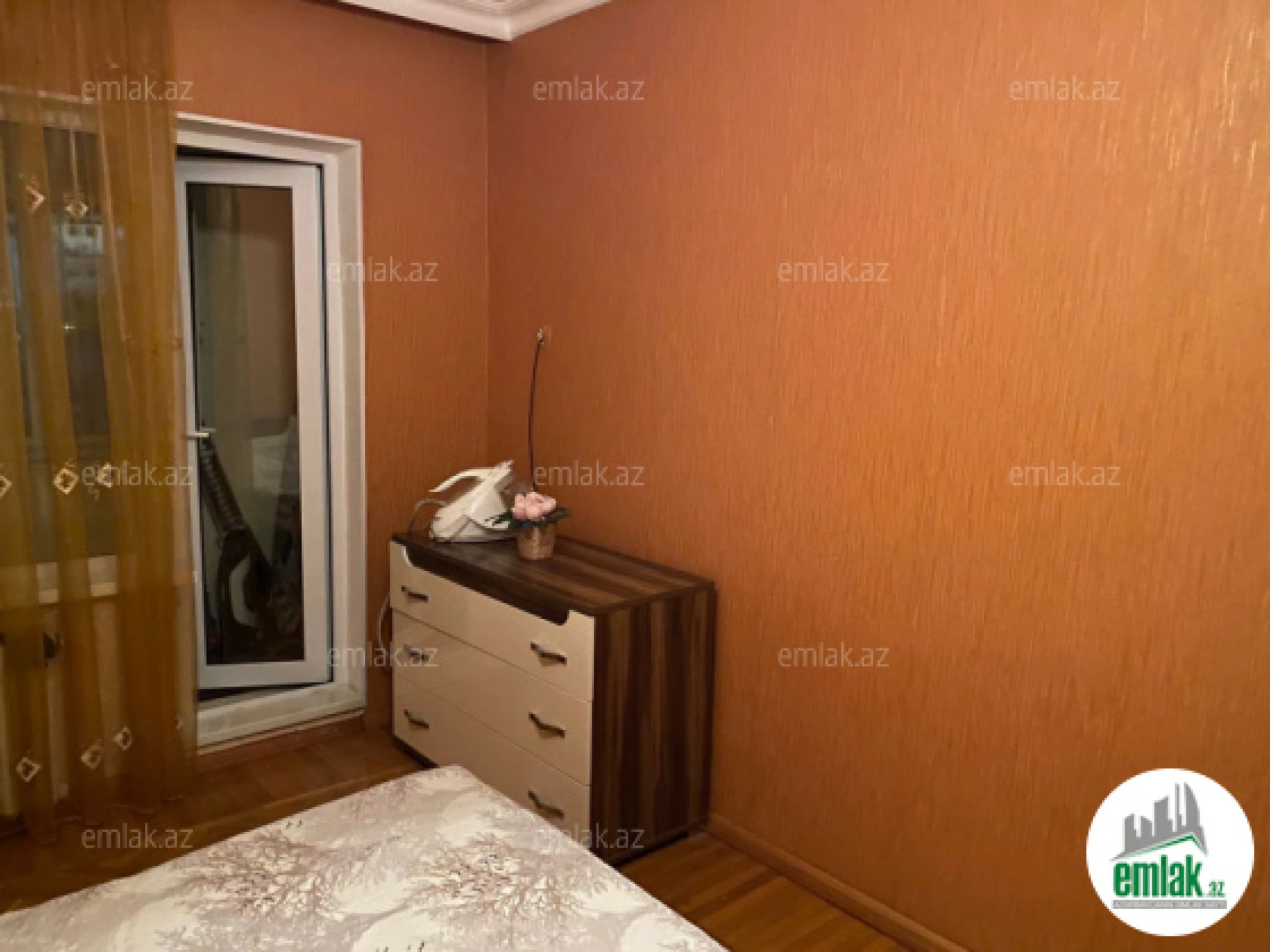 Satılır 3 otaqlı köhnə tikili 75 m²