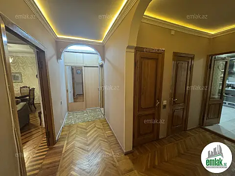 Satılır 4 otaqlı köhnə tikili 110 m²