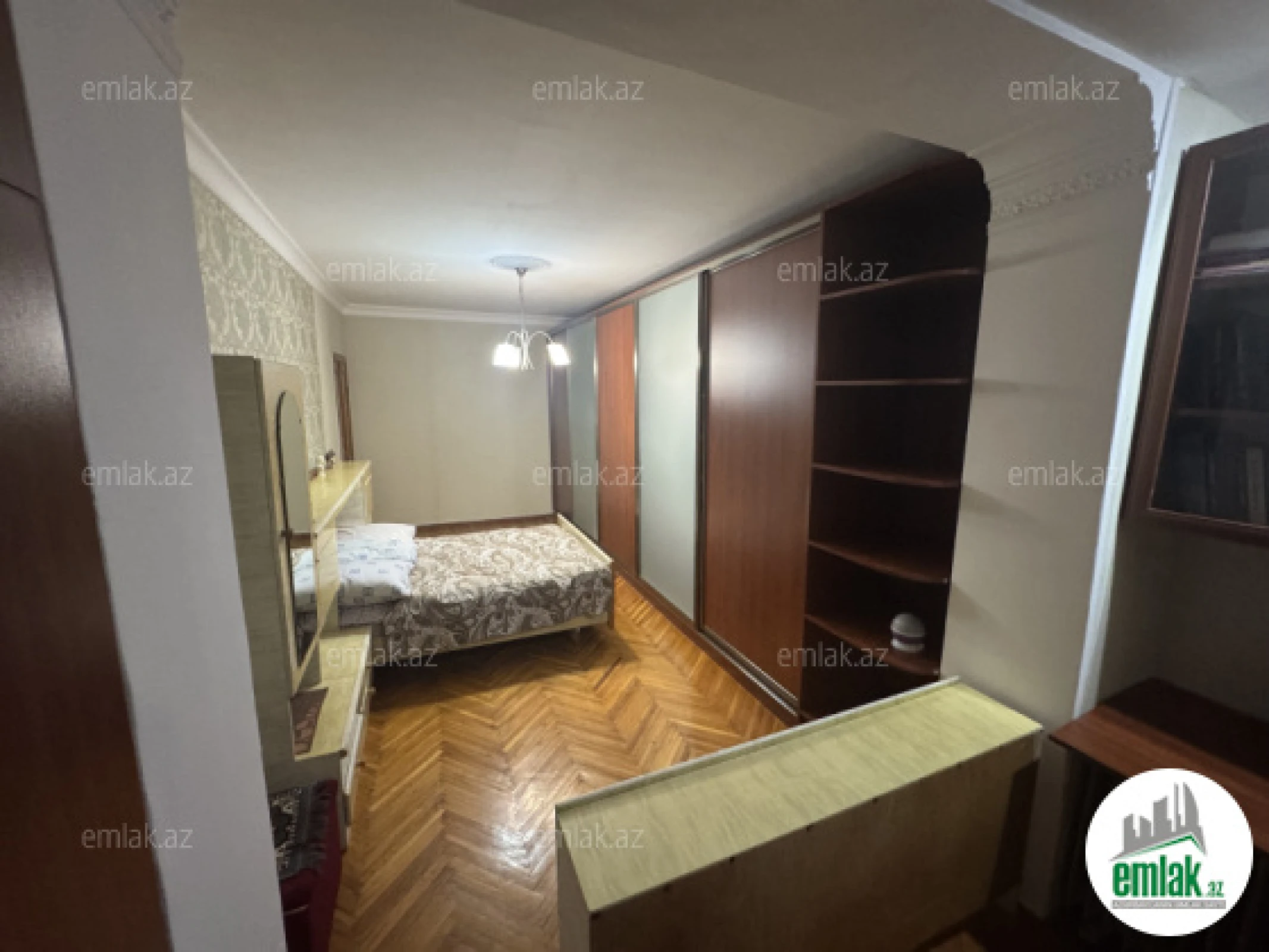 Satılır 4 otaqlı köhnə tikili 110 m²